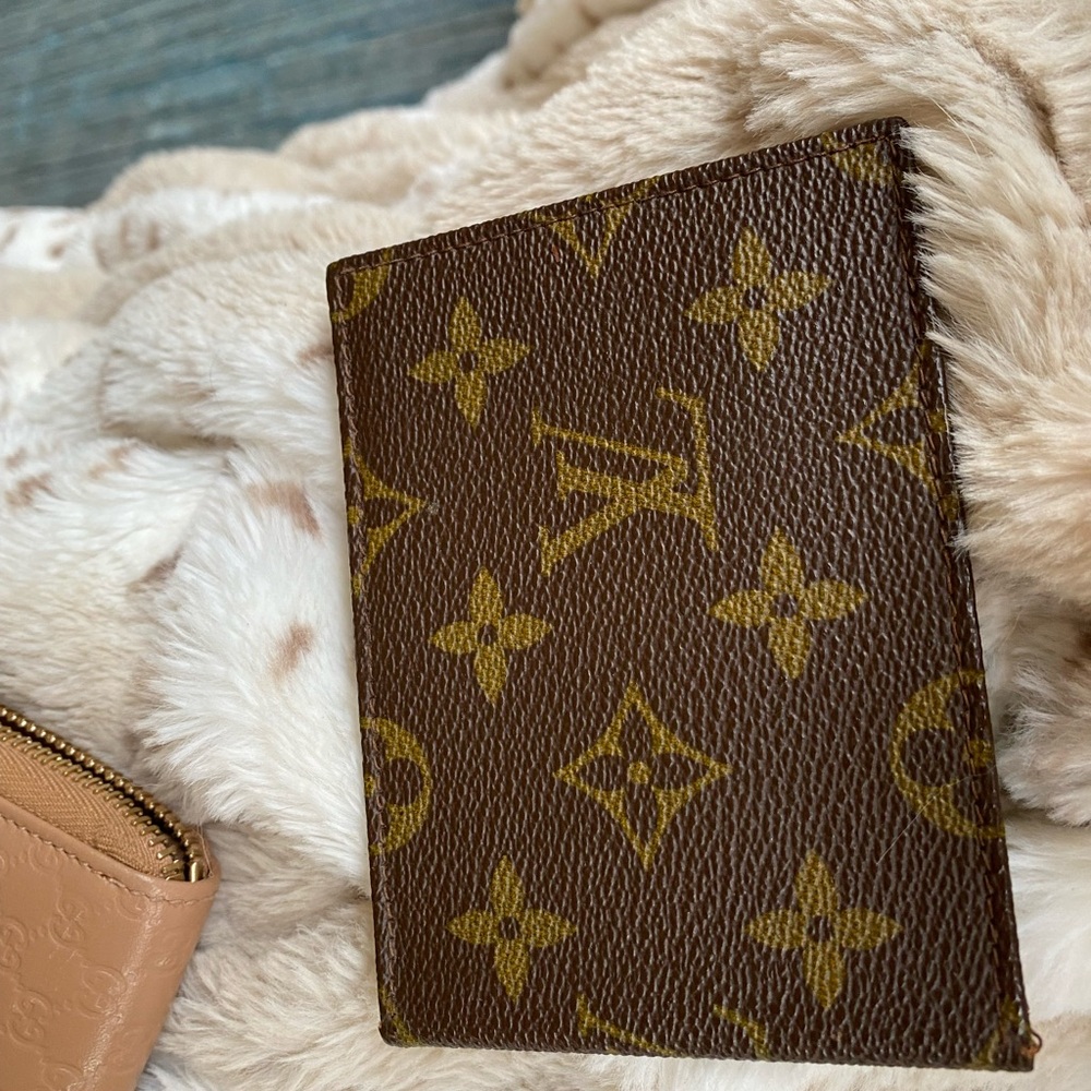 Louis Vuitton Monogram Card Holder